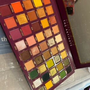 B perfect carnival eyeshadow palette